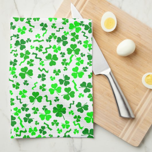 St Patrick's Day Lucky Shamrocks Confetti Pattern Theedoek (Quarter Fold)