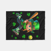 St. Patrick's Day Man Playing Softll Shamrocks Pla Fleece Deken (Voorkant (Horizontaal))