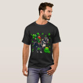 St Patrick's Day Man Riding Pit Bull Shamrocks T-shirt (Voorkant volledig)