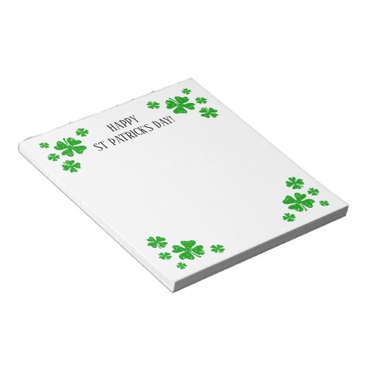 St Patrick's Day notitieblok met groene geluksvest (Schuin)
