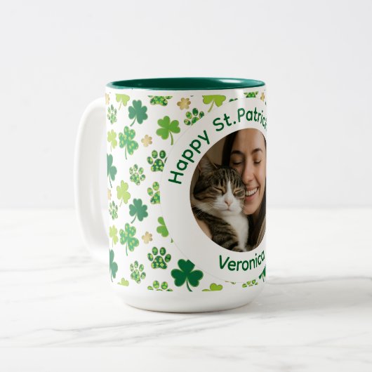 St. Patrick's Day Personalized Cat Mom Photo Mug Tweekleurige Koffiemok (Voorkant links)