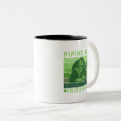 St. Patrick's Day Piping Hot Irishman Tweekleurige Koffiemok (Voorkant rechts)