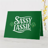 St Patricks Day Sassy Lassie Grappig Iers meisje Kaart (Gele Bloem)