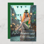 St. Patrick's Day Schoonheid die op een vat zit Feestdagenkaart (Voorkant / Achterkant)