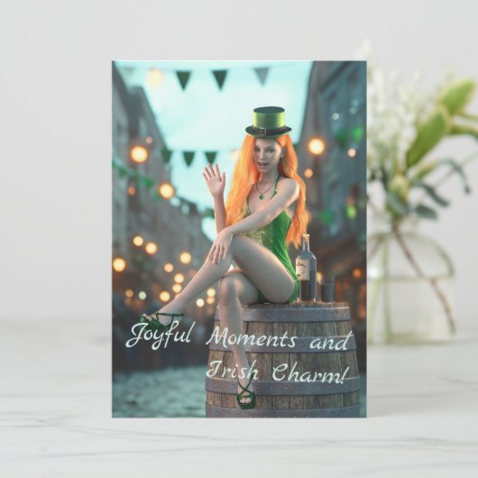 St. Patrick's Day Schoonheid zittend op een vat Feestdagenkaart (Staand voorkant)