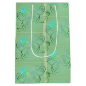  St Patrick's Day Shamrock Misty Green Medium Cadeauzakje (Achterkant)