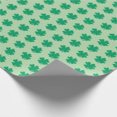 St Patrick's Day Shamrock Pattern Green Leaf 2025 Cadeaupapier (Hoek)