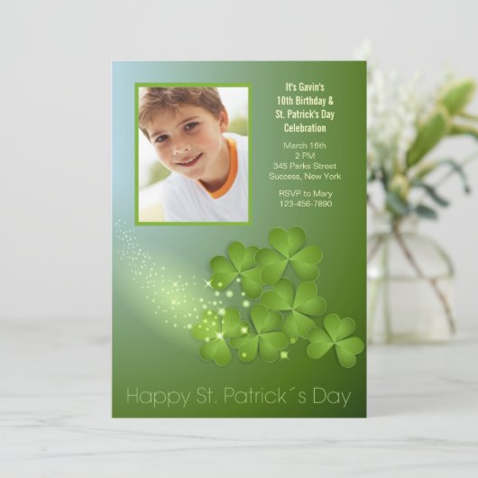 St. Patrick's Day Shamrocks Invitation Kaart (Staand voorkant)