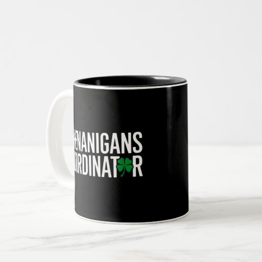 St. Patrick's Day Shenanigan Coordinator Tweekleurige Koffiemok (Voorkant links)