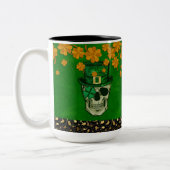 St. Patrick's Day-thema met schedel en shamrock Tweekleurige Koffiemok (Links)