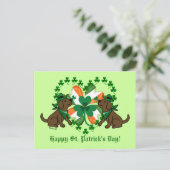 St. Patrick's Day Two Chocolate Labradors Briefkaart (Staand voorkant)