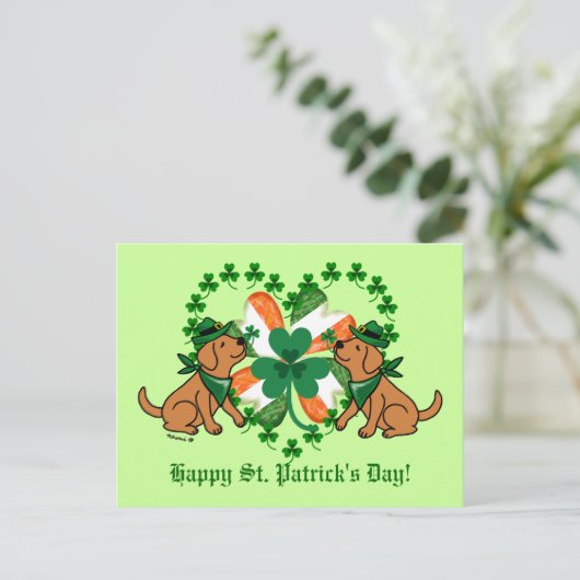 St. Patrick's Day Two Fox Red Labradors Briefkaart (Staand voorkant)