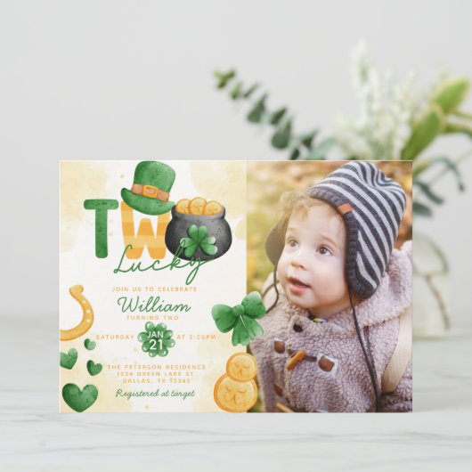 St Patricks Day TWO Lucky 2e verjaardag Uitnodigin Kaart (Staand voorkant)
