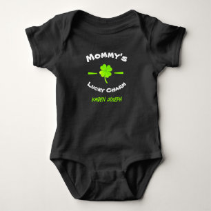St. Patrick's Day Uitgegeven Moeder's Lucky Charm Romper