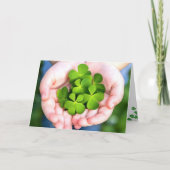 St. Patrick's Day Vierbladige klavers in de hand Feestdagen Kaart (Voorkant)