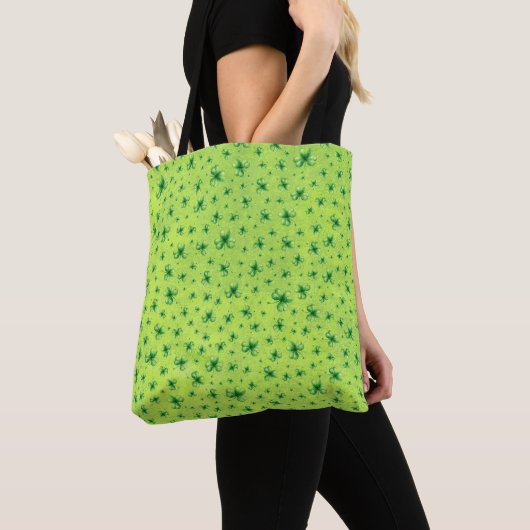 St. Patrick's Day-waterverfklaver op groen Tote Bag (Dichtbij)