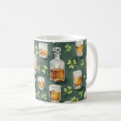 St. Patrick's Day Whiskey and Shamrocks Pattern Koffiemok (Voorkant rechts)