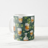 St. Patrick's Day Whiskey and Shamrocks Pattern Koffiemok (Voorkant links)