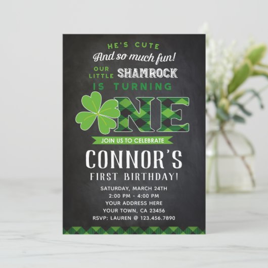 St Patrick's First Birthday Invitation-schoolbord Kaart (Staand voorkant)