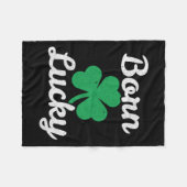 St Patricks geboren gelukkige Ierse afstammeling L Fleece Deken (Voorkant (Horizontaal))