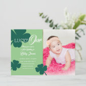St. Patricks Lucky First Birthday Shamrock Foto Kaart (Staand voorkant)