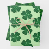 St Patricks Lucky Four Leaf Green Clover Pattern Inpakpapier Vel (In situ)