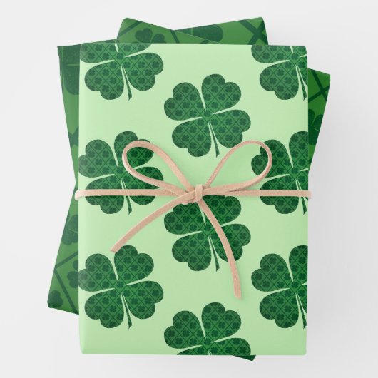 St Patricks Lucky Four Leaf Green Clover Pattern Inpakpapier Vel (In situ)