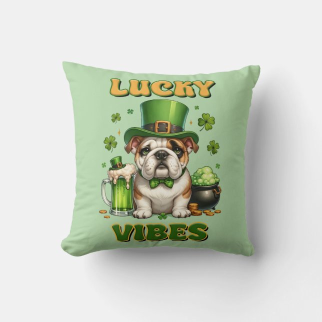 St. Patrick's Lucky Vibes Bulldog Kussen (Voorkant)