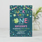 St. Patrick's verjaardagsuitnodiging Lucky Lady Pa Kaart (Staand voorkant)
