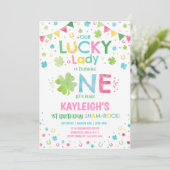 St. Patrick's verjaardagsuitnodiging Lucky Lady Pa Kaart (Staand voorkant)