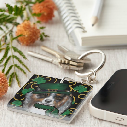 St. Patty Australian Shepherd Sleutelhanger (Voorkant Rechts)