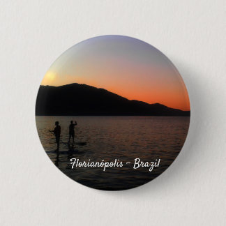 Sta op het peddel in de zonsondergang ronde button 5,7 cm