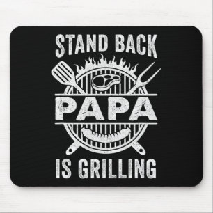 Sta op papa is aan het grillen Funny Bbq Vaderdag Muismat