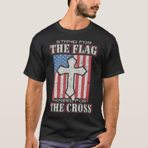 Sta voor de vlag kniel voor het Kruis T-shirt