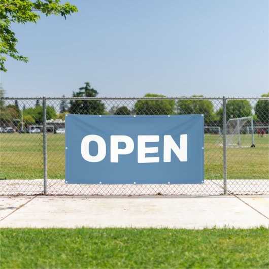 Staalblauwe OPEN Banner (Insitu)