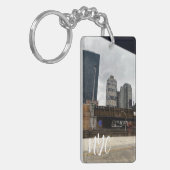 Staalkleurige lucht NYC Sleutelhanger (Voorkant Links)