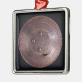 Staalschild met versiering van ongecompliceerd gou metalen ornament (Links)