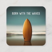 Staande houten surfplank op Ocean Beach Vierkante Visitekaartje (Voorkant)