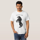 Staande Mustang Paard T-Shirt met Aangepaste Tekst (Voorkant volledig)