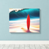 Staande surfplank in strandzand canvas afdruk (Insitu (Houten vloer))