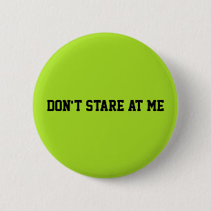 Staar niet naar me neongroen ronde button 5,7 cm