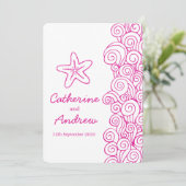 Staartvis zee zwrilroze strandstrandtrouwuitnodigi kaart (Staand voorkant)