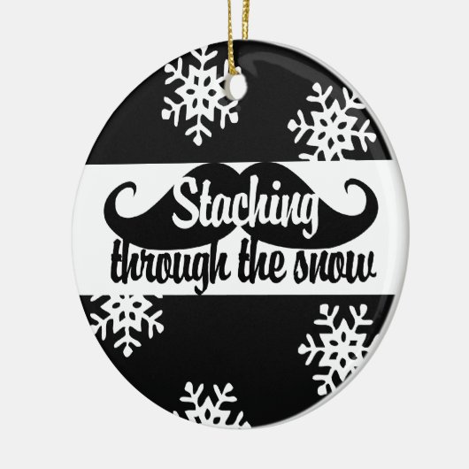 Staching door de sneeuw keramisch ornament (Links)