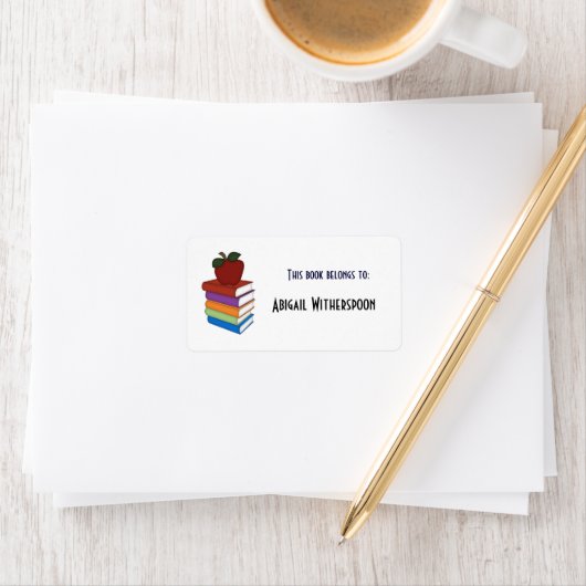 Stack of Books + Apple/Dit boek behoort tot: Etiket (Insitu)