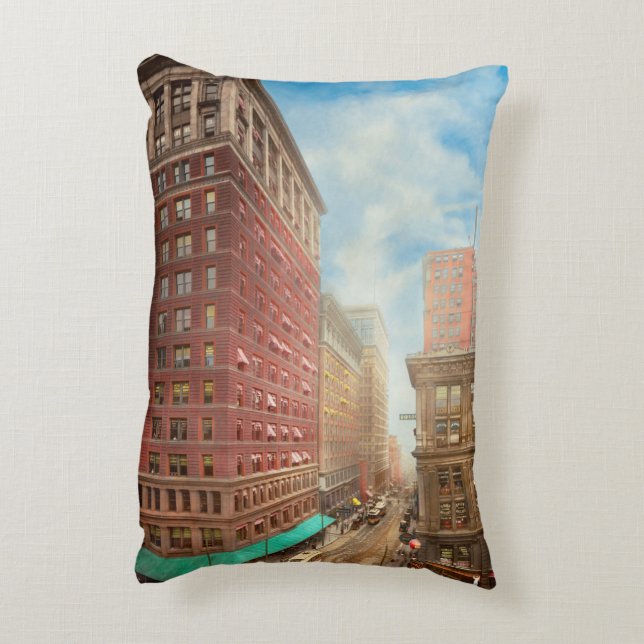 Stad - Cincinnati, OH - East Fifth en Walnut 1910 Accent Kussen (Achterkant (Verticaal))