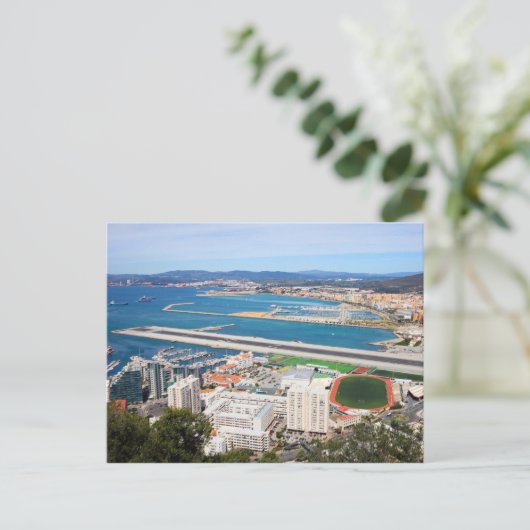 Stad Gibraltar en start- en landingsbaan op de luc Briefkaart (Staand voorkant)