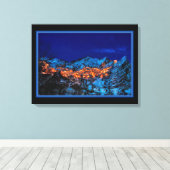 Stad in Winternacht Canvas Afdruk (Insitu (Houten vloer))