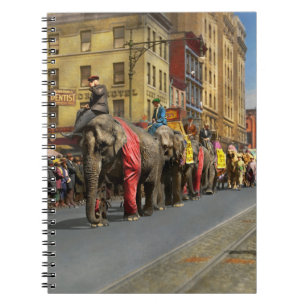 Stad - NY - Het circus komt naar de stad 1920 Notitieboek