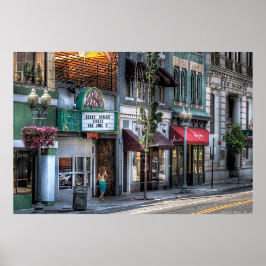 Stad - Roanoke, VA - Beneden een fijne straat Poster (Voorkant)