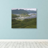 Stad van Unalaska, Alaska Canvas Afdruk (Insitu (Houten vloer))
